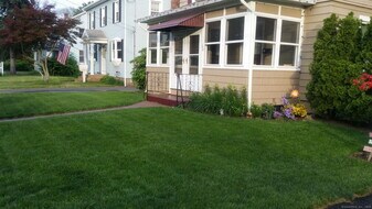 105 Silver Ln in East Hartford, CT - Building Photo