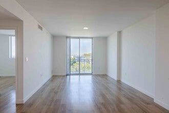 275 Fontaine Parc in Miami, FL - Building Photo - Building Photo