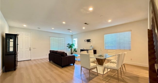 11958 Sunstone Ct in Jurupa Valley, CA - Foto de edificio - Building Photo