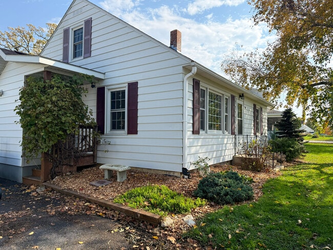 property at 816 Fillmore St SE