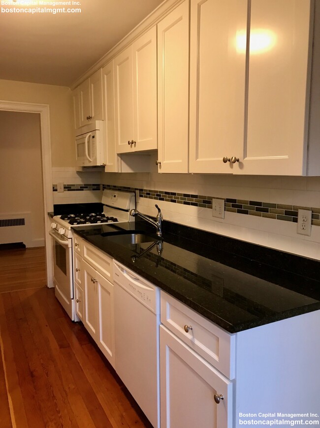 14 Mount Ida St, Unit 6 in Newton, MA - Building Photo - Building Photo