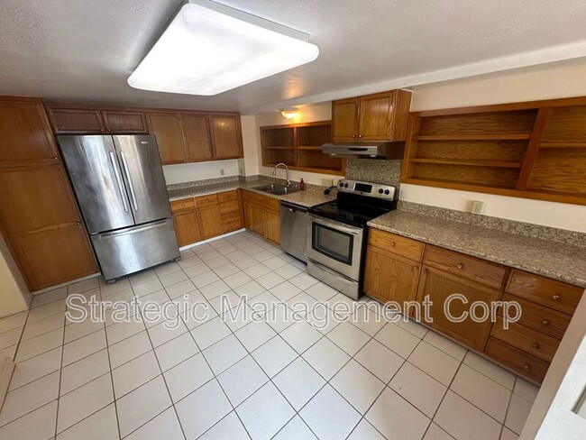 3717 Manini Way in Honolulu, HI - Foto de edificio - Building Photo