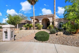 9458 E Desert Cove Ave in Scottsdale, AZ - Foto de edificio - Building Photo