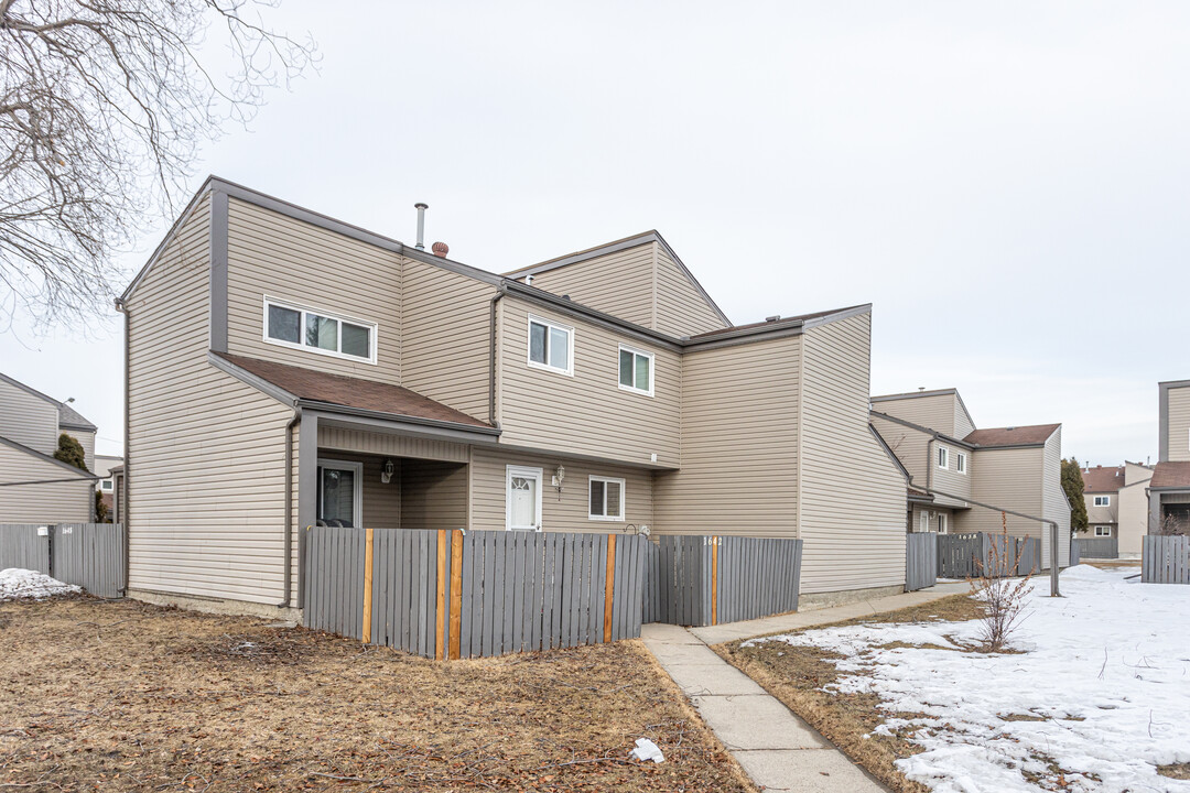 Meyonohk Meadows in Edmonton, AB - Building Photo