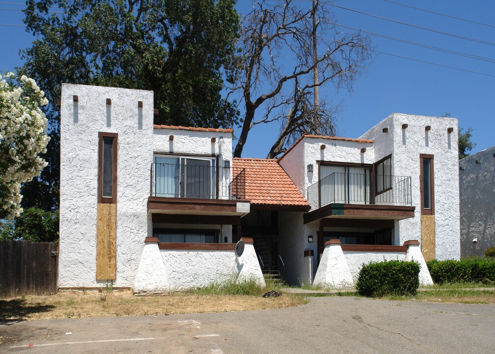 7805 Sayonara Dr in Citrus Heights, CA - Foto de edificio