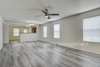 10903 Dewlap Trail in San Antonio, TX - Building Photo - Building Photo