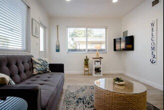 2160 NW 18th Terrace in Miami, FL - Building Photo - Building Photo