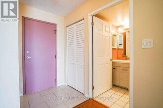 135-135 Hillcrest Ave in Mississauga, ON - Building Photo - Building Photo