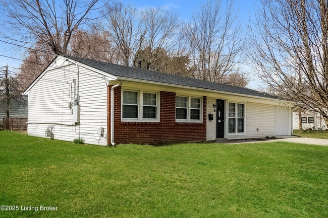 10610 Grafton Hall Rd in Louisville, KY - Building Photo - Building Photo
