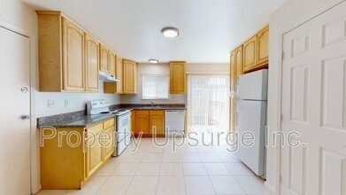 1013 Echo Rd in Redding, CA - Building Photo - Building Photo