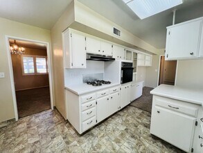 500 River Oaks Dr in Bakersfield, CA - Building Photo - Building Photo