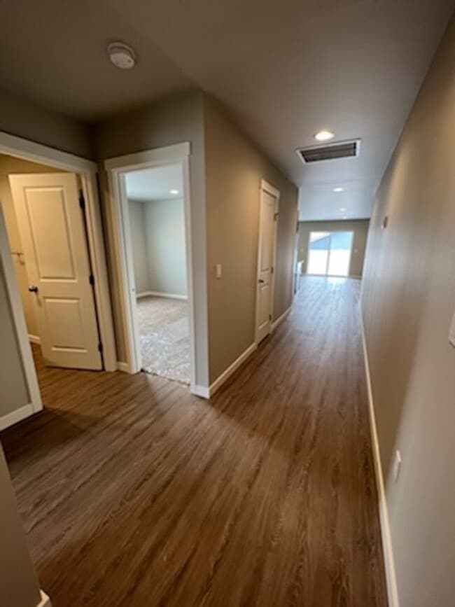 1090 S New Oak Ln in East Wenatchee, WA - Building Photo - Building Photo