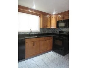 109 Walnut St, Unit 1 in Malden, MA - Building Photo - Building Photo