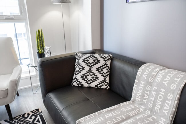 90 Champagne Ave S, Unit SI ID1223085P