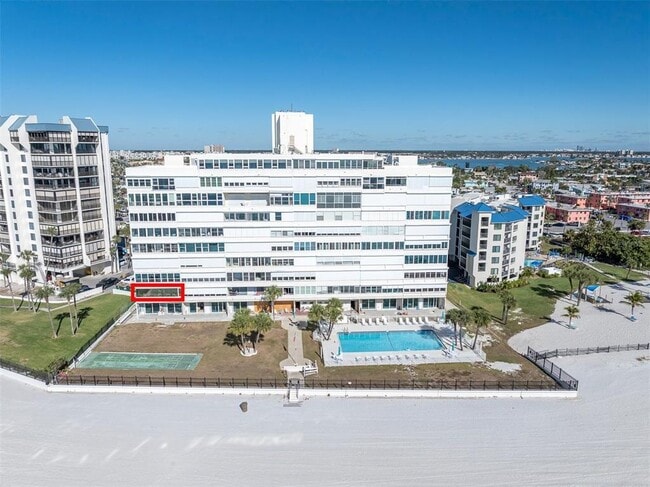 7000 Beach Plaza in St Pete Beach, FL - Building Photo - Building Photo
