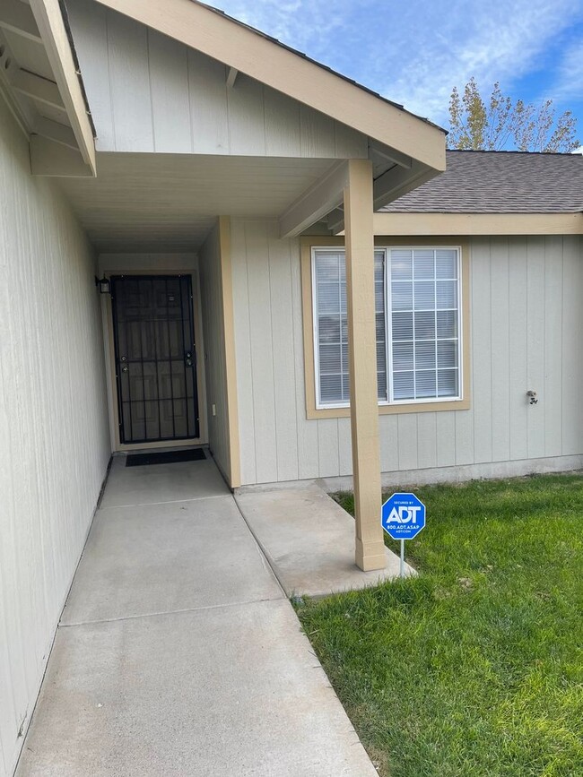1533 Reese River Rd in Fernley, NV - Building Photo - Building Photo