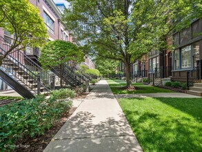 1354 S Indiana Pkwy in Chicago, IL - Building Photo - Building Photo