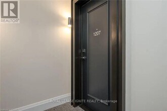 155 Caroline St S in Waterloo, ON - Building Photo - Building Photo