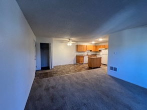 17260 SW Heritage Ct in Beaverton, OR - Building Photo - Building Photo