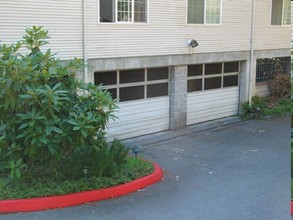 Hampstead Apartments in Issaquah, WA - Building Photo - Building Photo