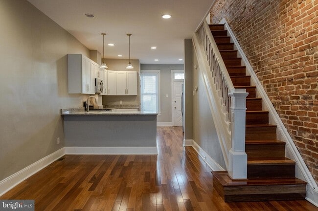 23 N Potomac St in Baltimore, MD - Foto de edificio - Building Photo