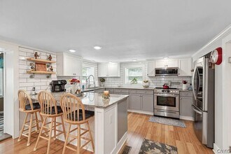 9470 Horseshoe Island Rd in Clay, NY - Building Photo - Building Photo