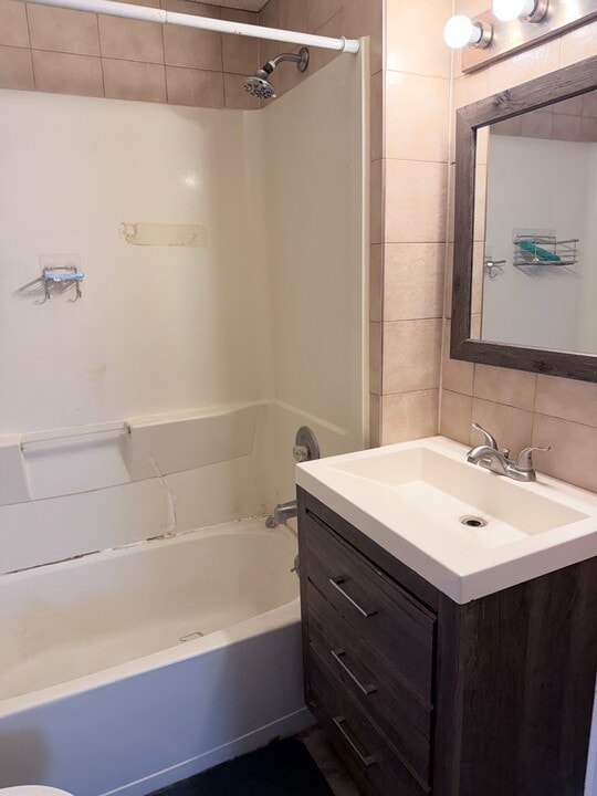 503 N Eastwood Dr, Unit 2a in Woodstock, IL - Foto de edificio