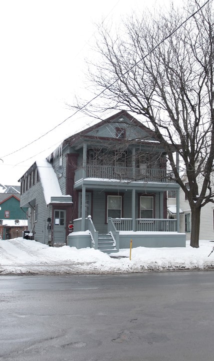 593 E Main St in Cobleskill, NY - Building Photo