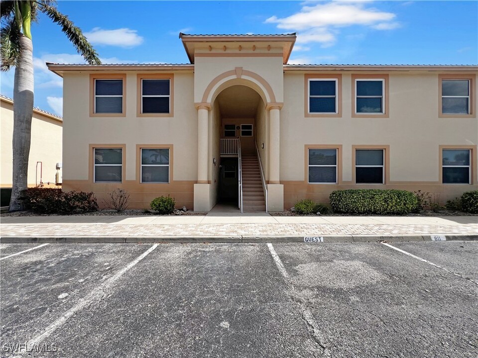 15417 Bellamar Cir in Ft. Myers, FL - Foto de edificio