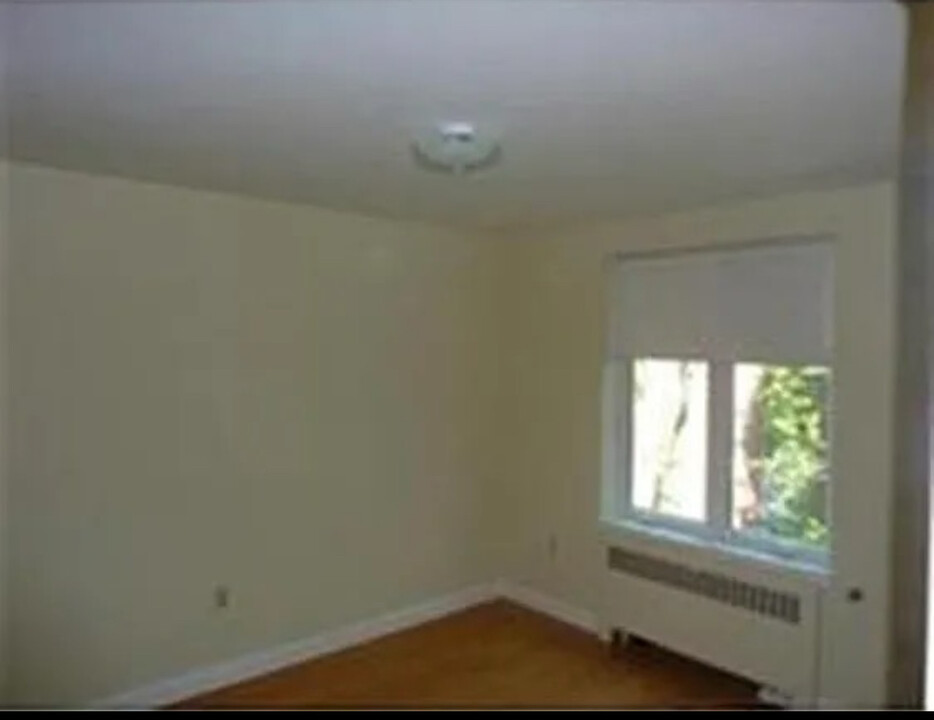 42 Dean Rd, Unit 1 in Brookline, MA - Foto de edificio
