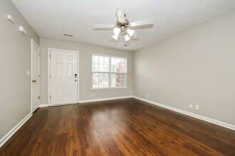 106 Chapel Brook Way in Murfreesboro, TN - Building Photo - Building Photo