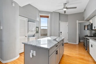 2200 N Clybourn Ave in Chicago, IL - Building Photo - Building Photo