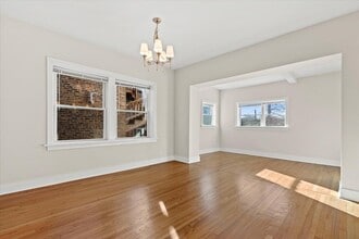 4912 N Washtenaw Ave in Chicago, IL - Foto de edificio - Building Photo