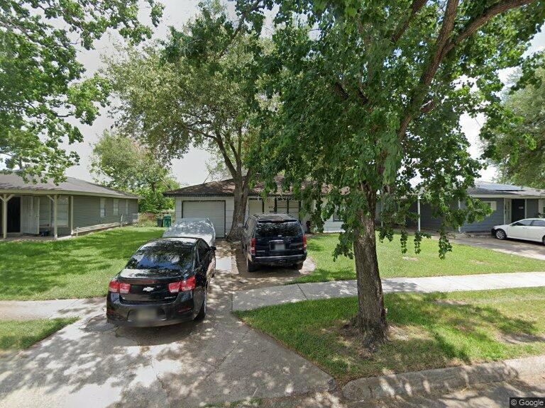 413 Brown Dr in Pasadena, TX - Foto de edificio