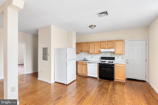 321-23 N Front St in Philadelphia, PA - Building Photo - Building Photo