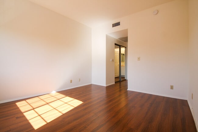 Fulton Apartments in Sherman Oaks, CA - Building Photo - Building Photo