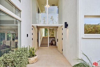 23515 Malibu Colony Rd in Malibu, CA - Building Photo - Building Photo