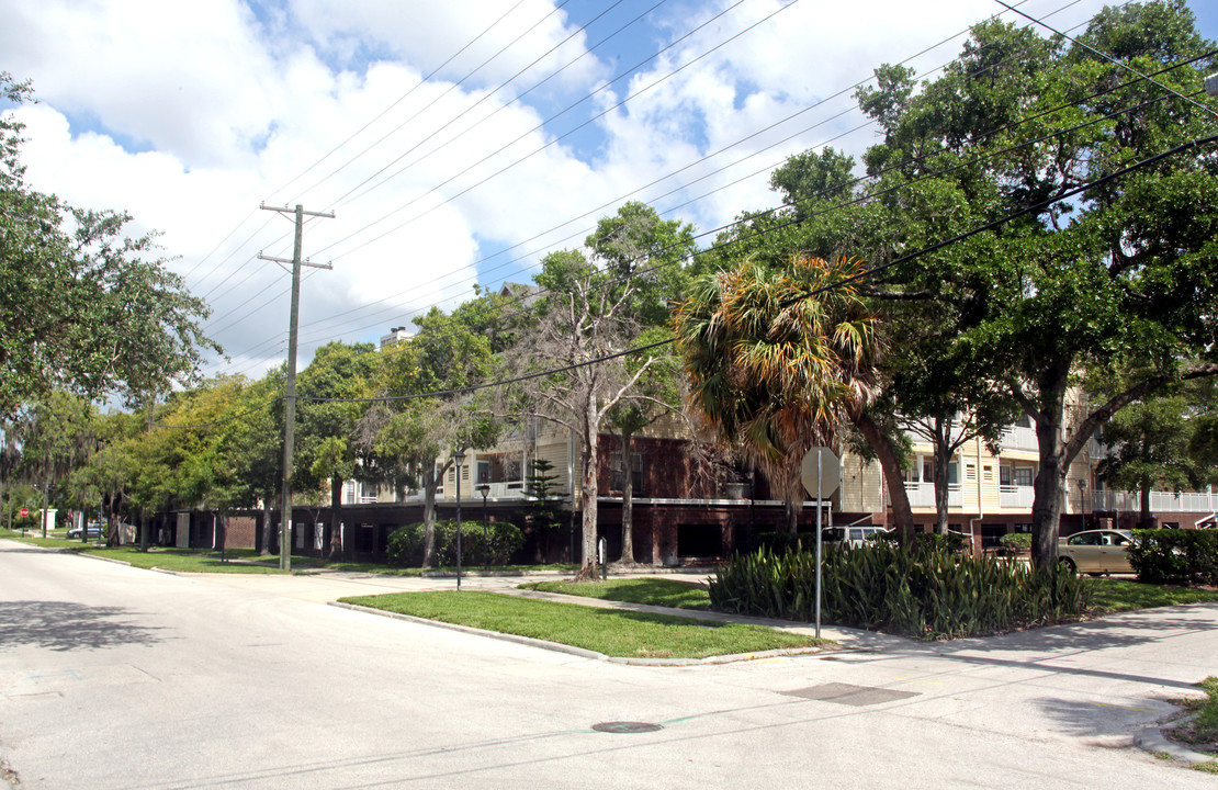 Hyde Park Place in Tampa, FL - Building Photo