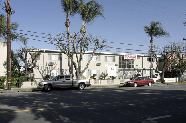 Saticoy West Apartments in Van Nuys, CA - Building Photo - Building Photo