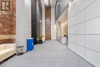 15-2715 Grenville St in Toronto, ON - Building Photo - Building Photo