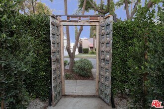951 N Martel Ave in Los Angeles, CA - Building Photo - Building Photo