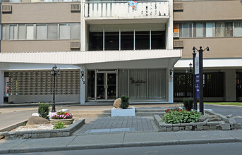 Berkshire Apartments in Hamilton, ON - Building Photo - Building Photo