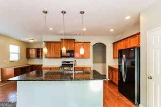 5521 Village Trace in Union City, GA - Building Photo - Building Photo