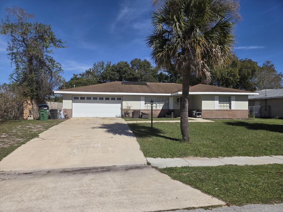1171 Abeline Dr in Deltona, FL - Building Photo