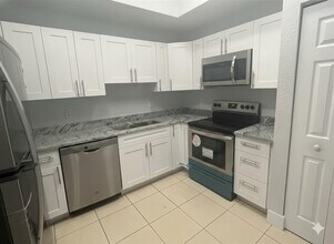 2801 Riverside Dr in Coral Springs, FL - Building Photo - Building Photo