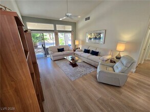 10105 Hunter Springs Dr in Las Vegas, NV - Building Photo - Building Photo