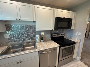 250 N High Point in Boynton Beach, FL - Building Photo - Building Photo