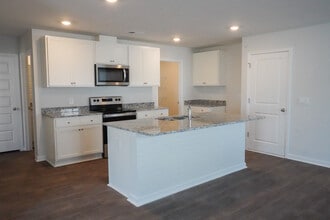 497 Coconut Dr in Bloomingdale, GA - Building Photo - Building Photo