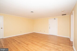 15 Cranbury Rd in West Windsor Township, NJ - Building Photo - Building Photo