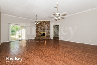 1729 Creek Valley Rd in Mesquite, TX - Foto de edificio - Building Photo